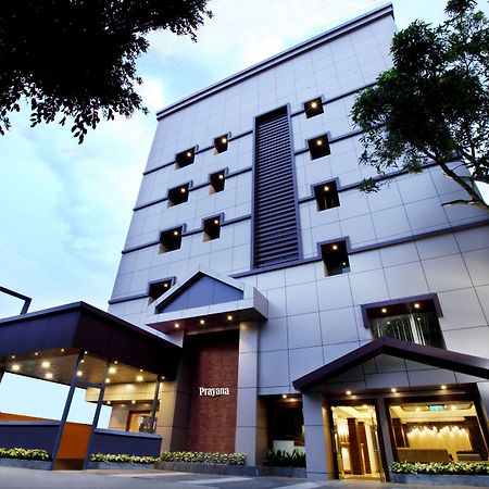 Prayana Hotels Kochi Exterior photo