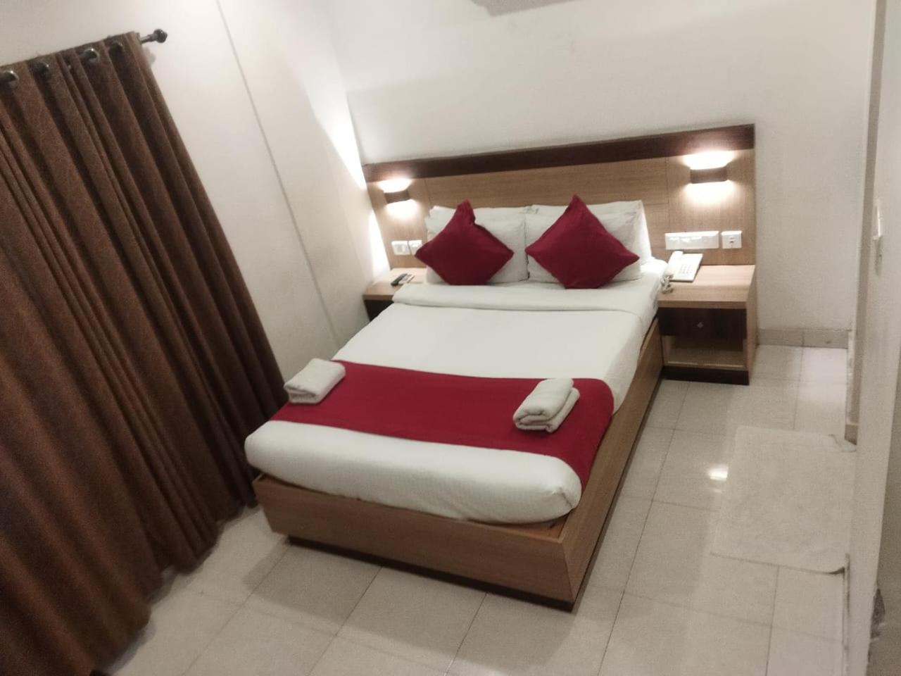 Prayana Hotels Kochi Exterior photo