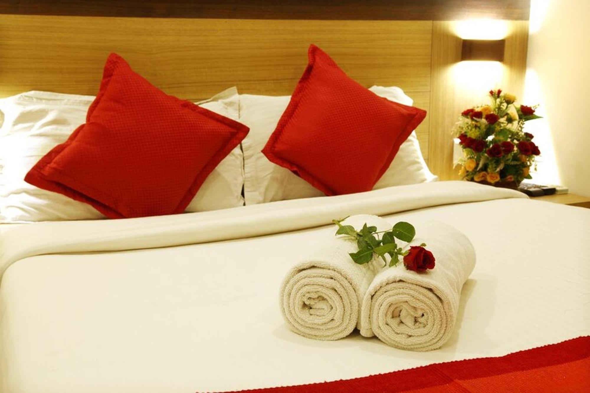 Prayana Hotels Kochi Exterior photo