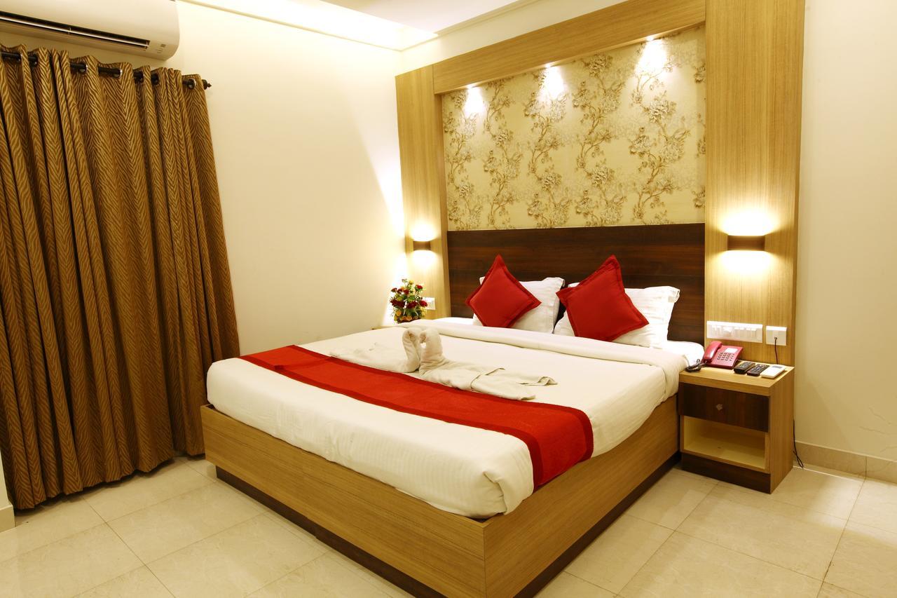 Prayana Hotels Kochi Exterior photo
