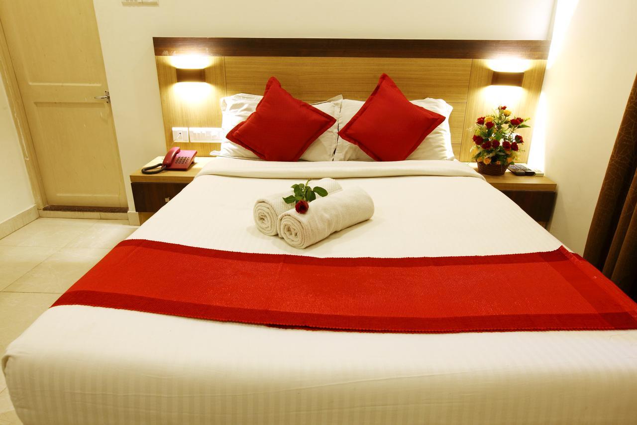 Prayana Hotels Kochi Exterior photo
