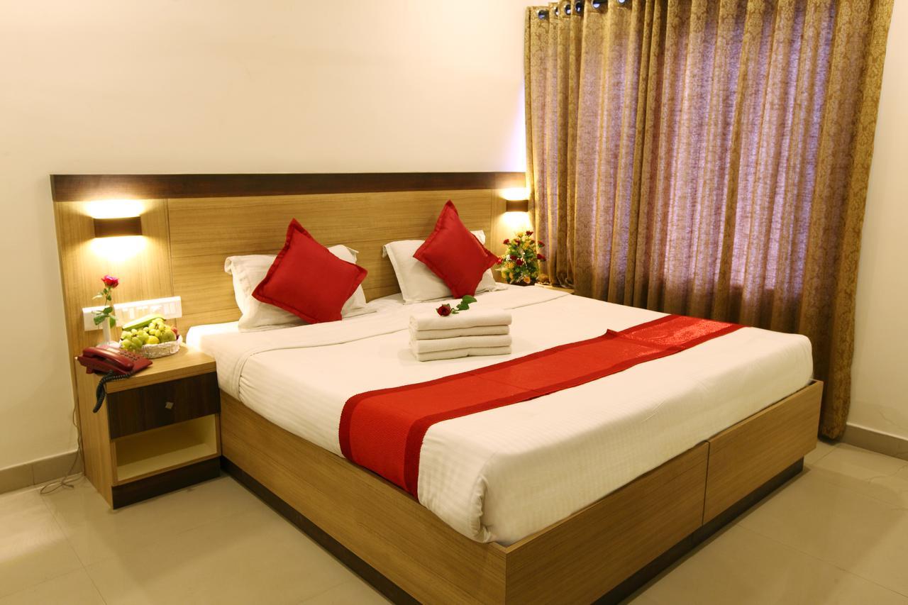 Prayana Hotels Kochi Exterior photo
