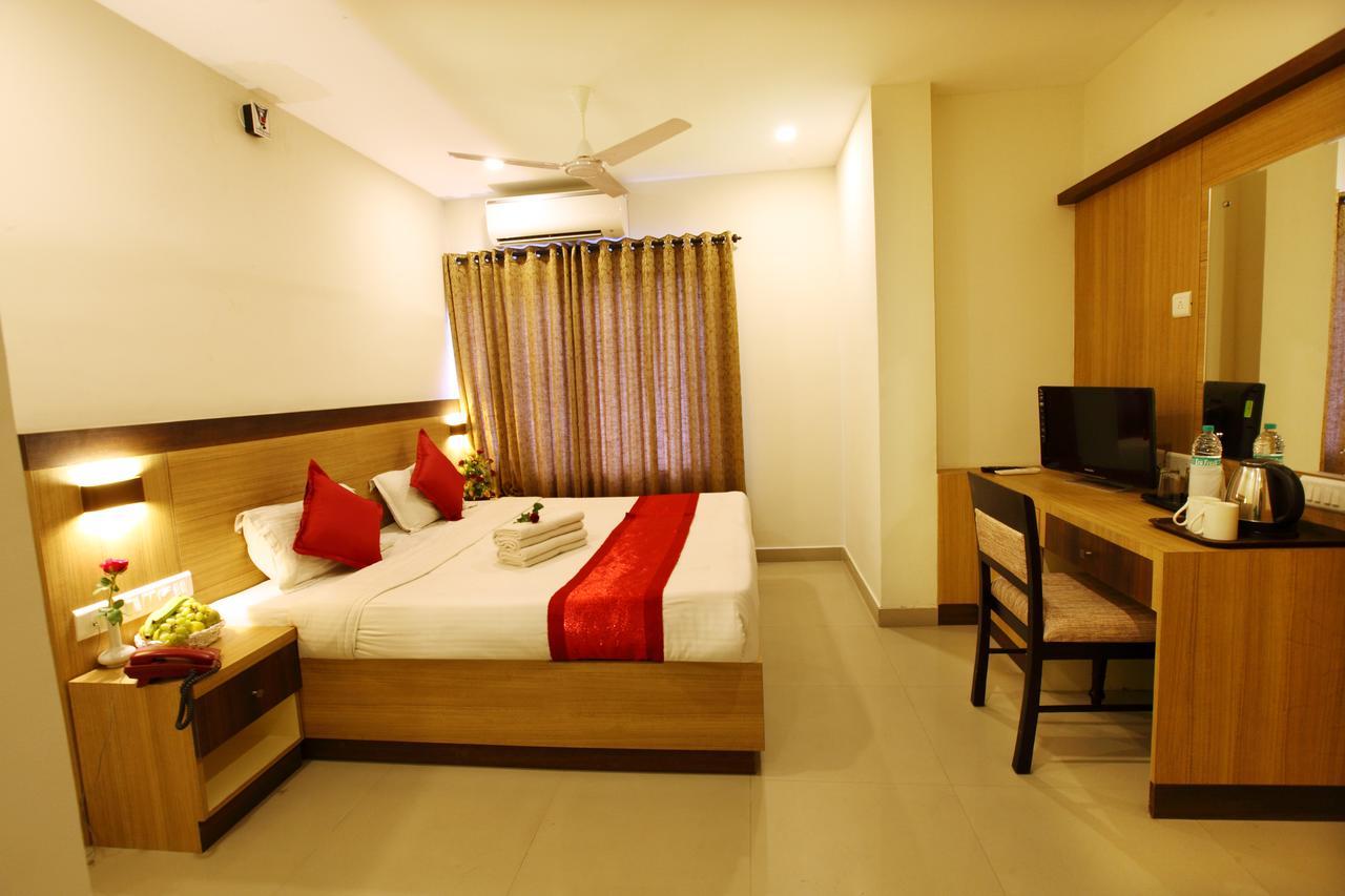 Prayana Hotels Kochi Exterior photo