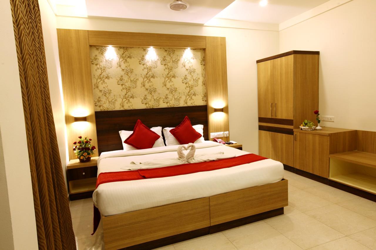 Prayana Hotels Kochi Exterior photo