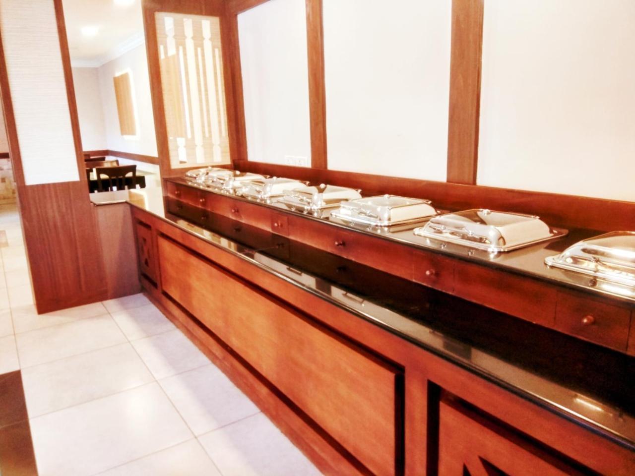 Prayana Hotels Kochi Exterior photo
