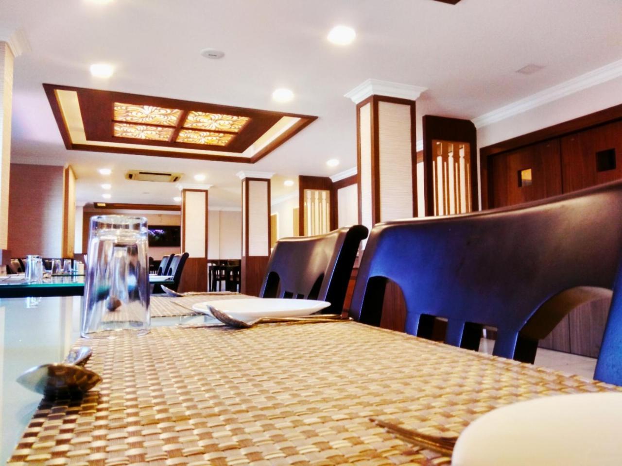 Prayana Hotels Kochi Exterior photo